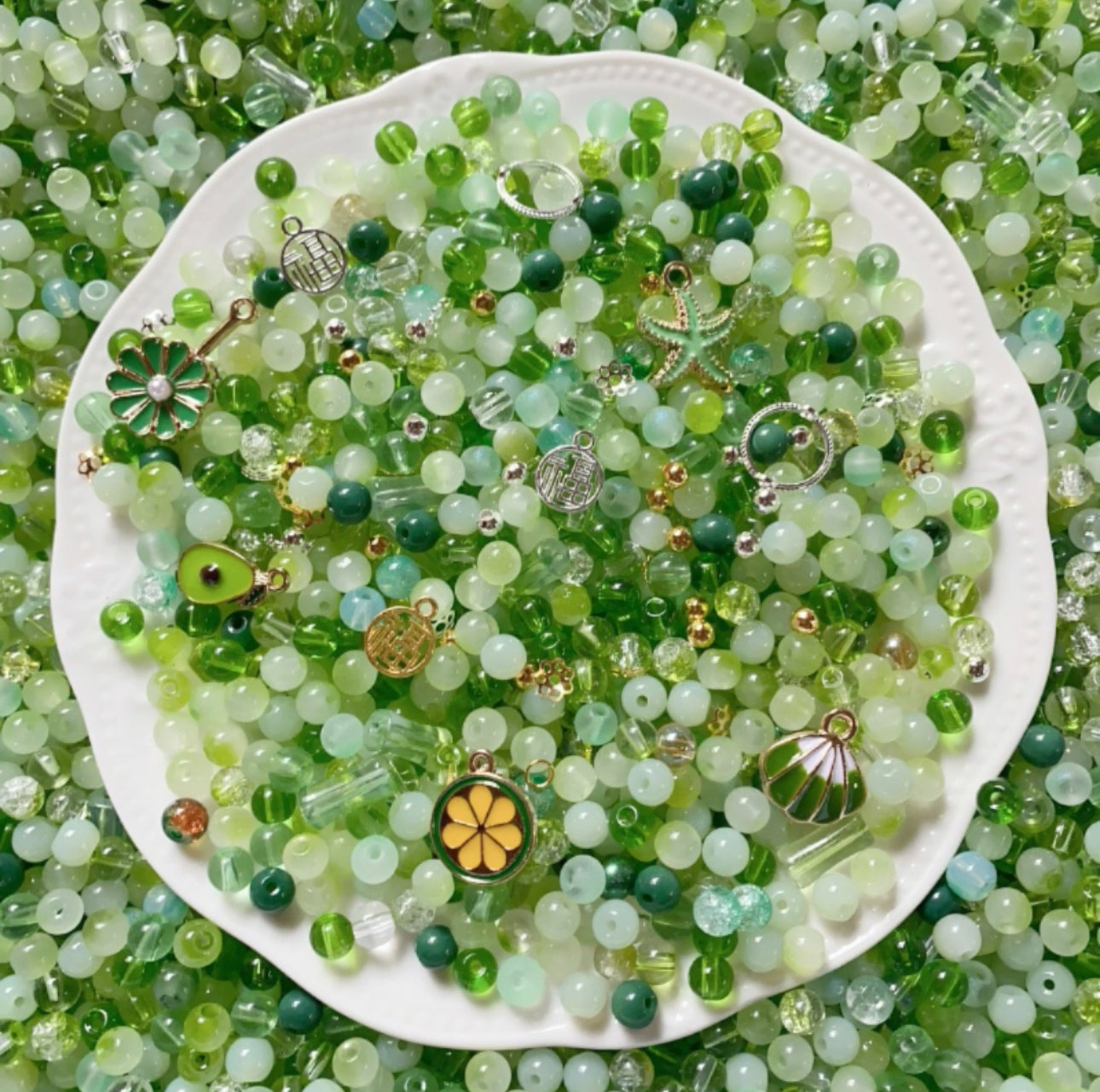 [!!!Buy 2 Get 1 Free!!!] Beads Mix -- Scoop in Live